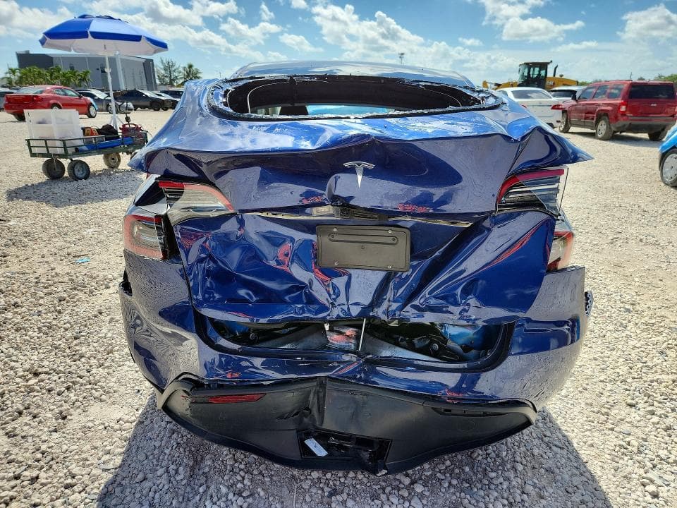 2025 TESLA MODEL Y 6