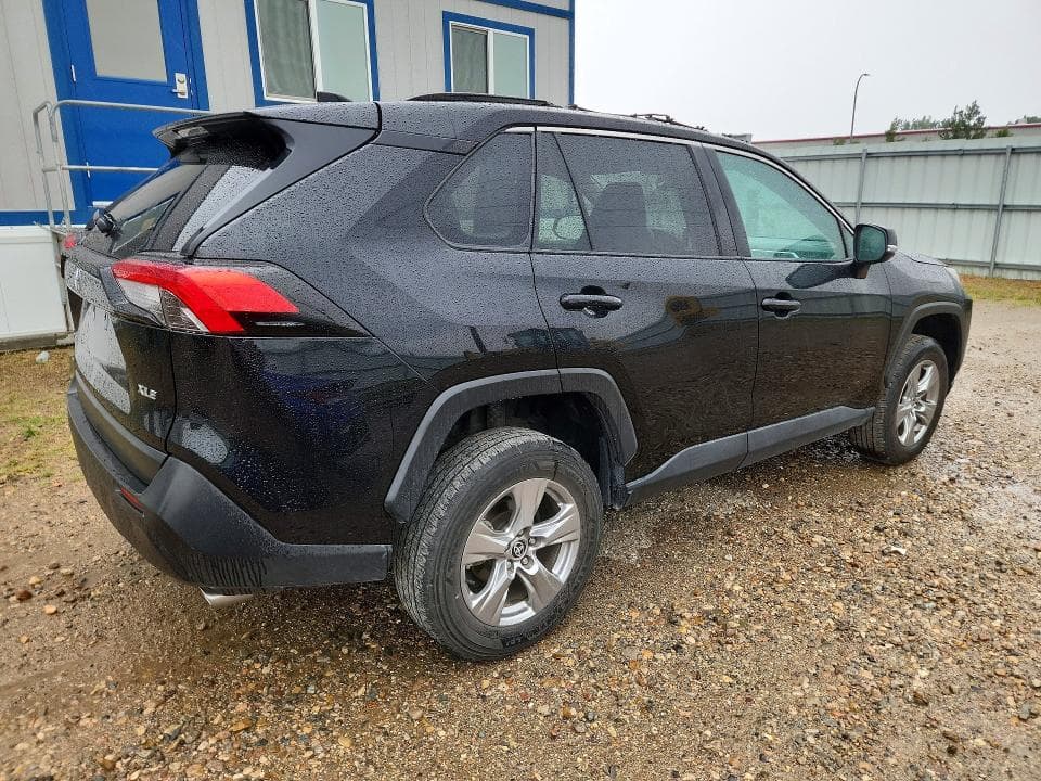 2024 TOYOTA RAV4 XLE 3
