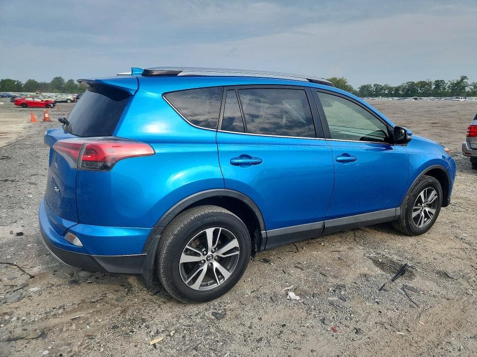2017 TOYOTA RAV4 XLE 3