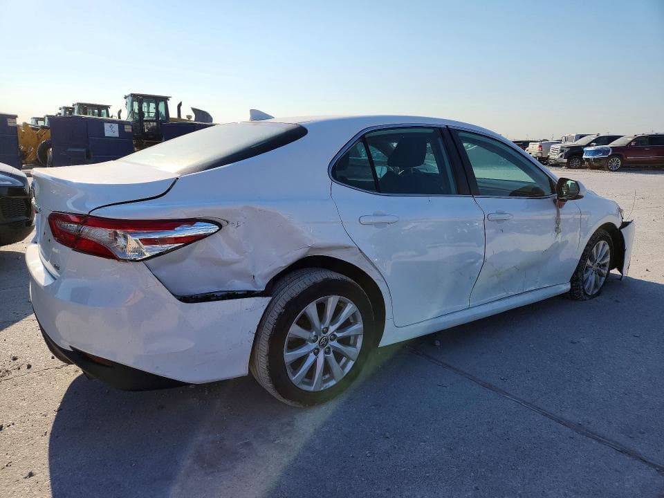2020 TOYOTA CAMRY LE 3