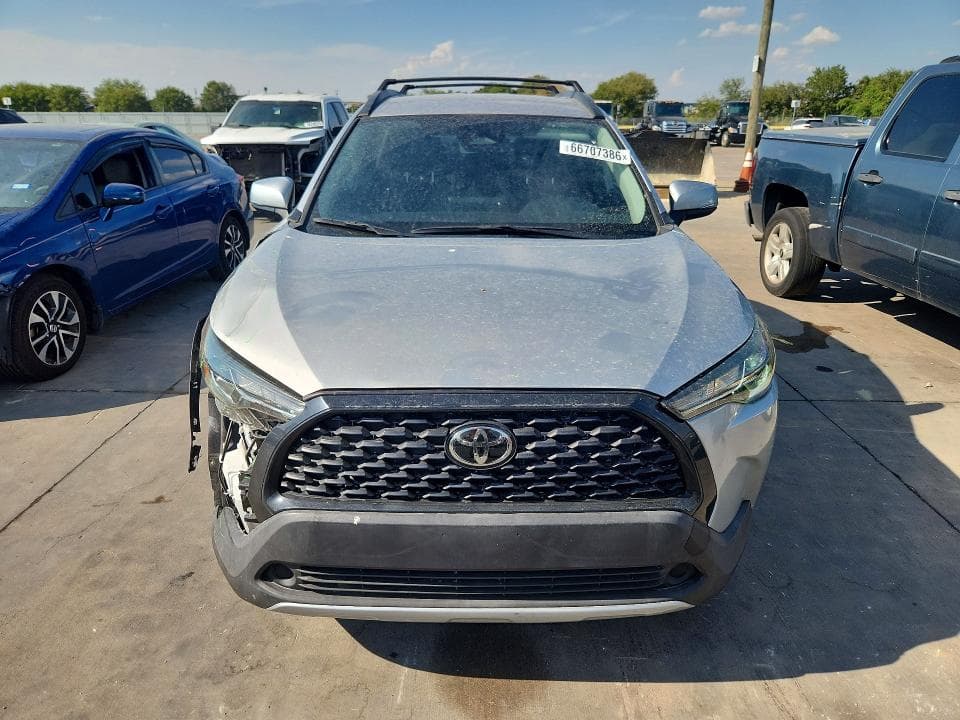 2024 TOYOTA COROLLA CROSS LE 5