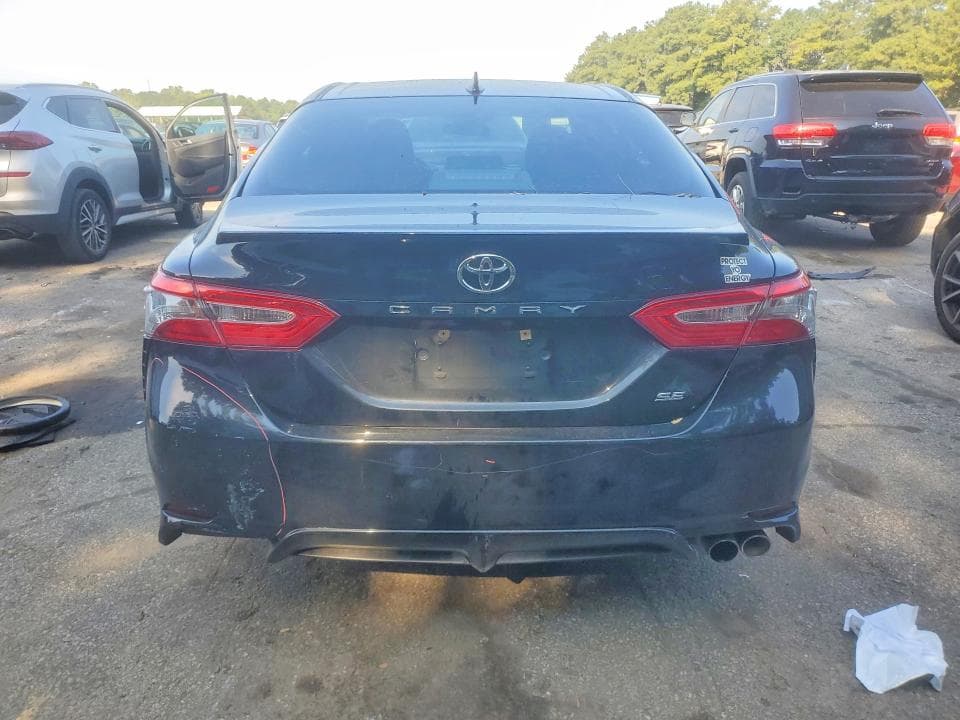 2019 TOYOTA CAMRY SE 6