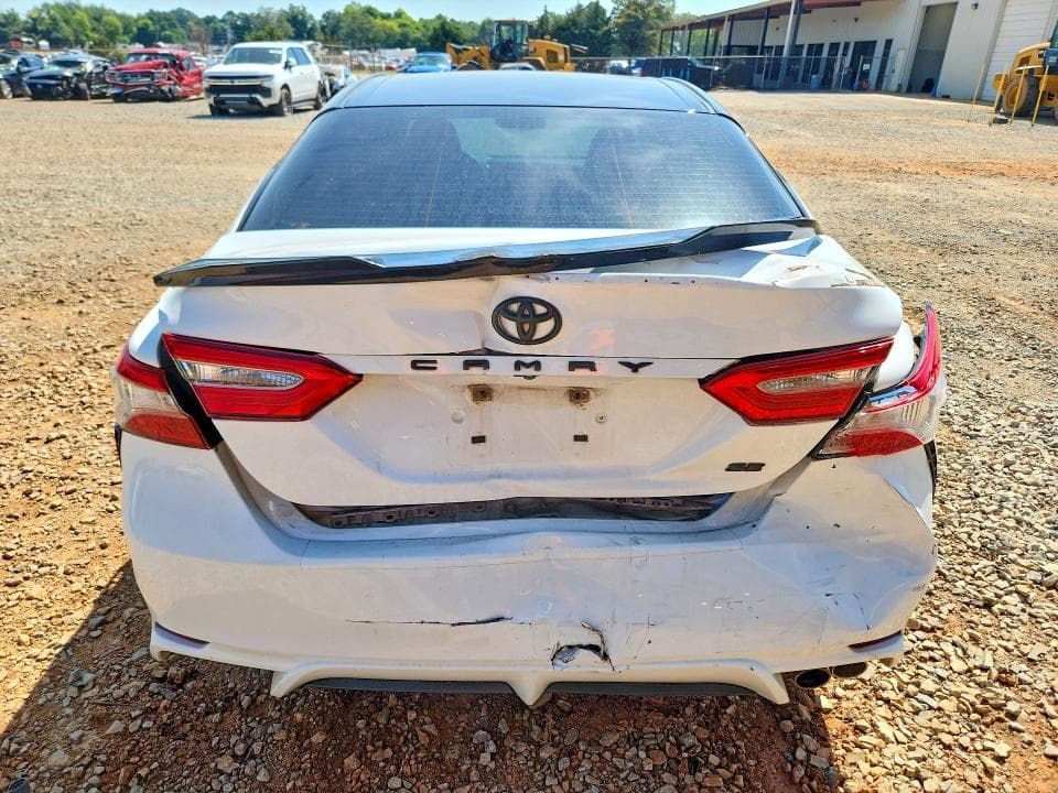 2018 TOYOTA CAMRY SE 6