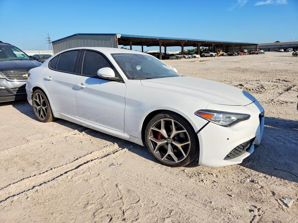 2018 ALFA ROMEO GIULIA TI 4