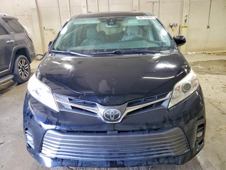 2018 TOYOTA SIENNA XLE 8-PASSENGER 5