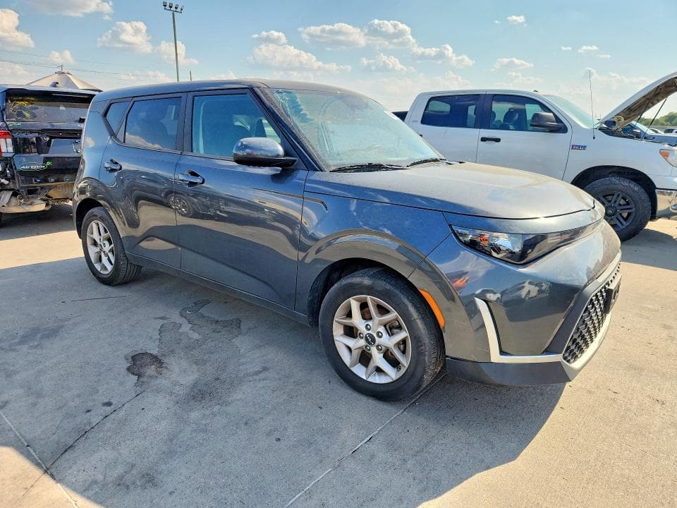 2023 KIA SOUL LX 4