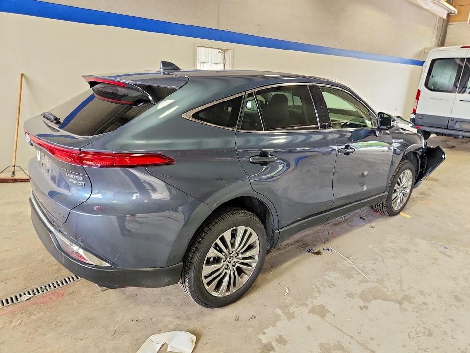2021 TOYOTA VENZA LIMITED 3