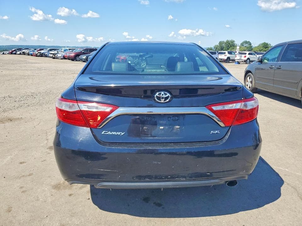 2017 TOYOTA CAMRY SE 6