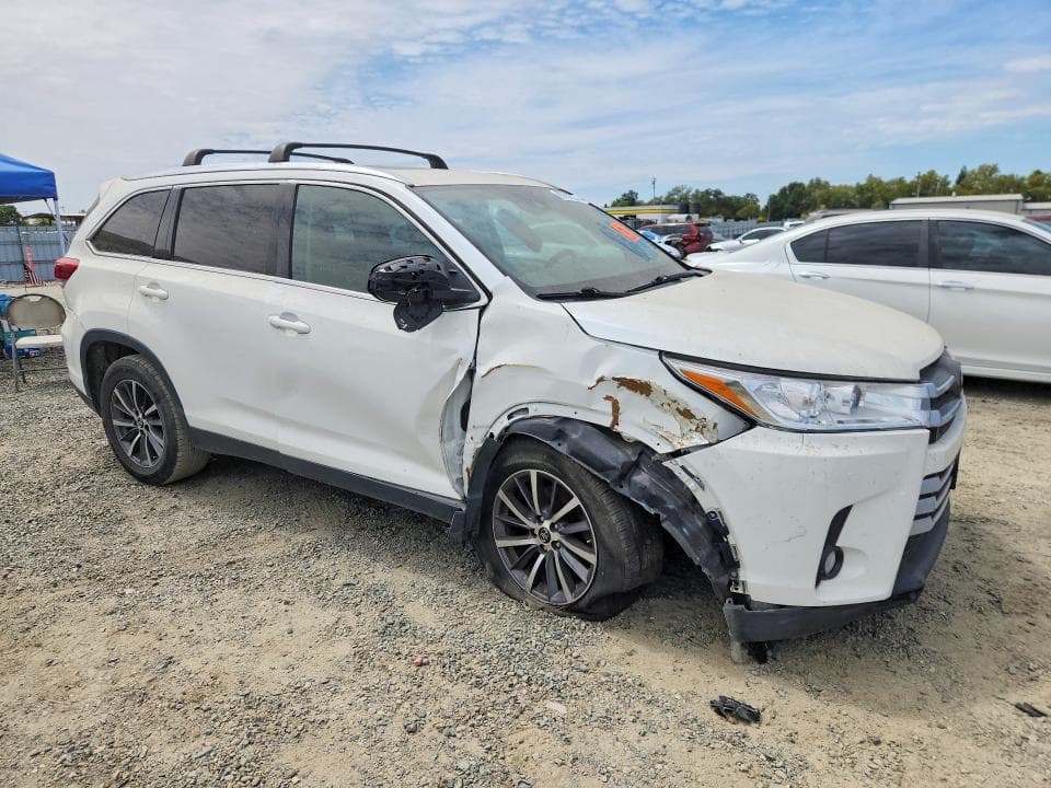 2019 TOYOTA HIGHLANDER XLE 4