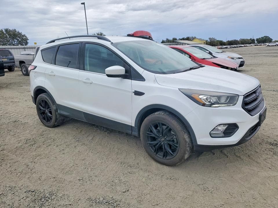 2017 FORD ESCAPE SE 4