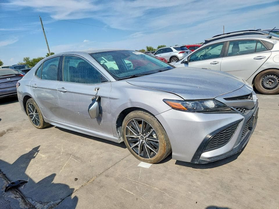 2022 TOYOTA CAMRY SE 4