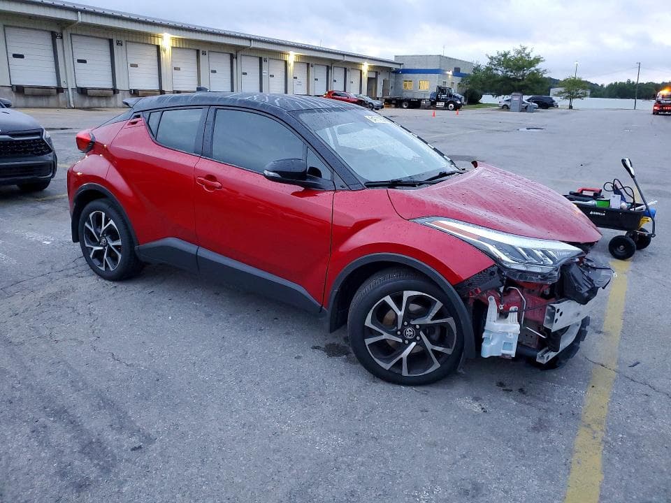 2020 TOYOTA C-HR XLE 4