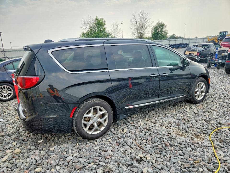 2018 CHRYSLER PACIFICA LIMITED 3