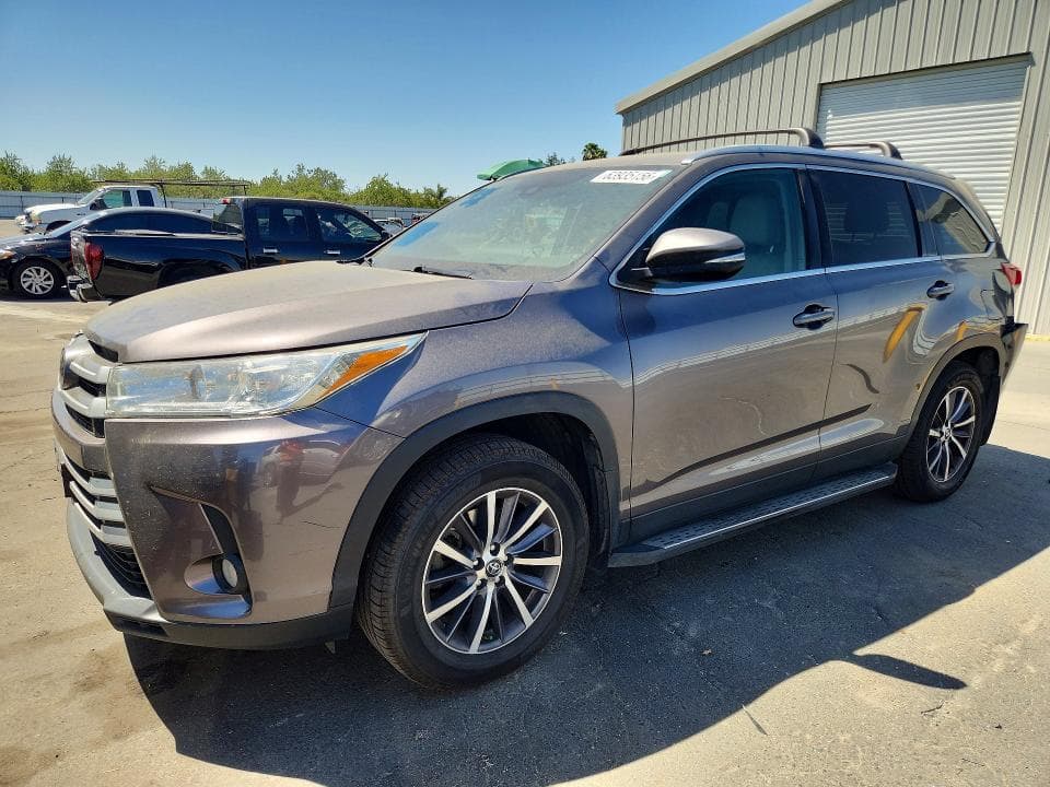 2019 TOYOTA HIGHLANDER XLE - 1