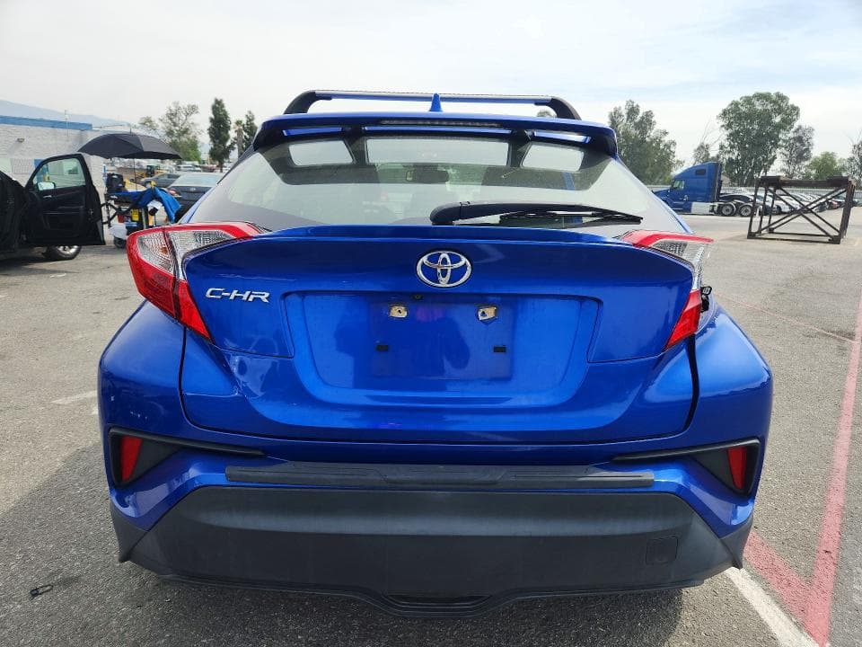 2019 TOYOTA C-HR XLE 6