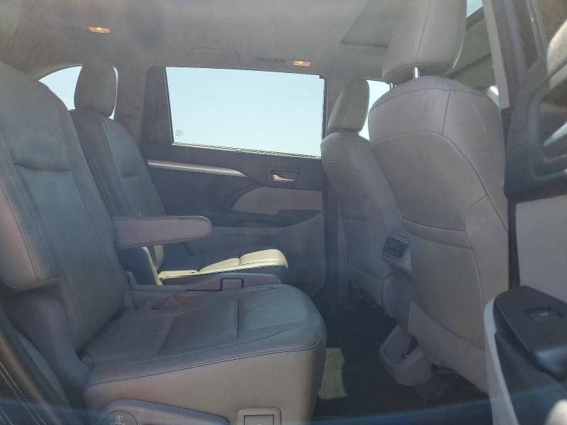 2017 TOYOTA HIGHLANDER XLE 11