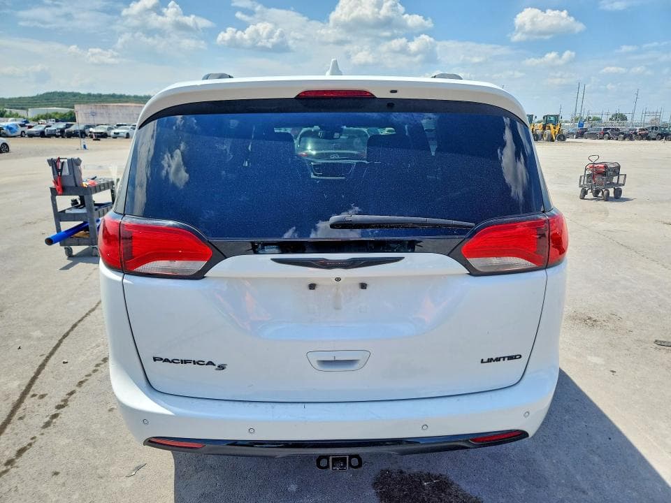 2018 CHRYSLER PACIFICA LIMITED 6