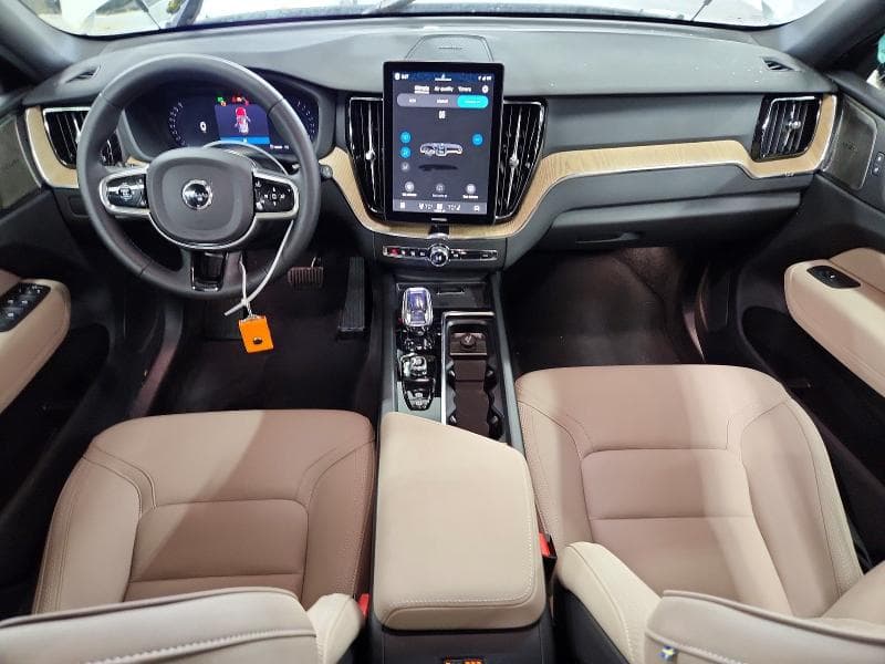2026 VOLVO XC60 PLUS 8