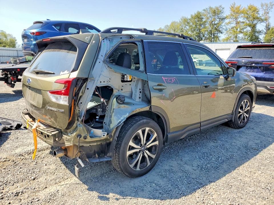 2023 SUBARU FORESTER LIMITED 3