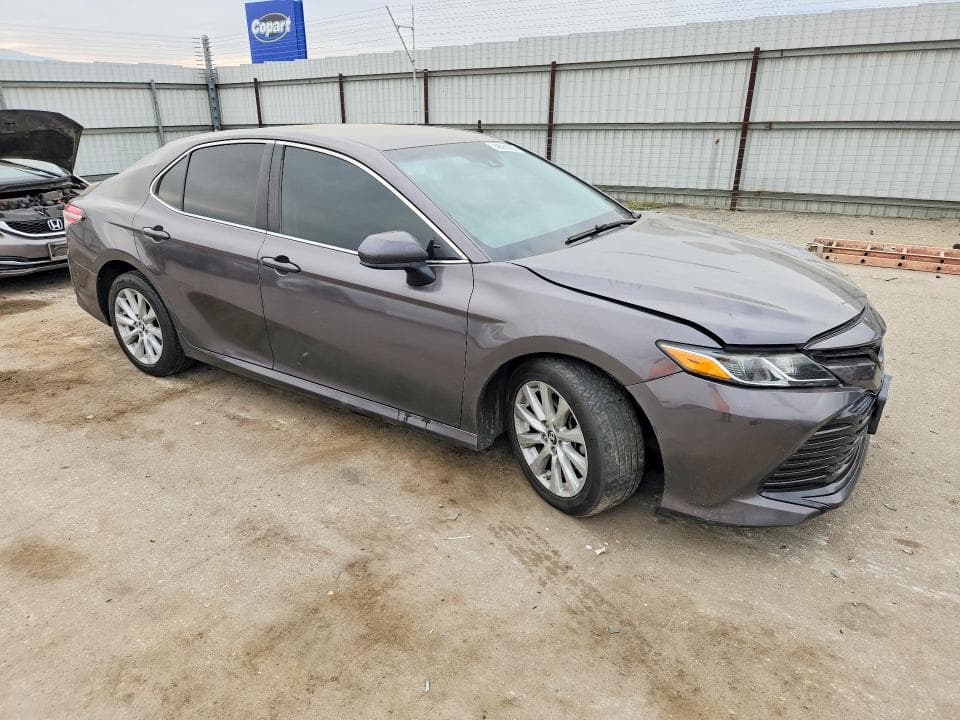 2018 TOYOTA CAMRY LE 4