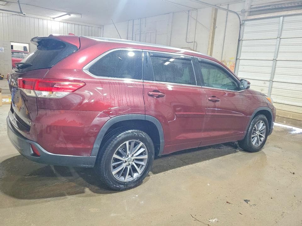 2017 TOYOTA HIGHLANDER XLE 3