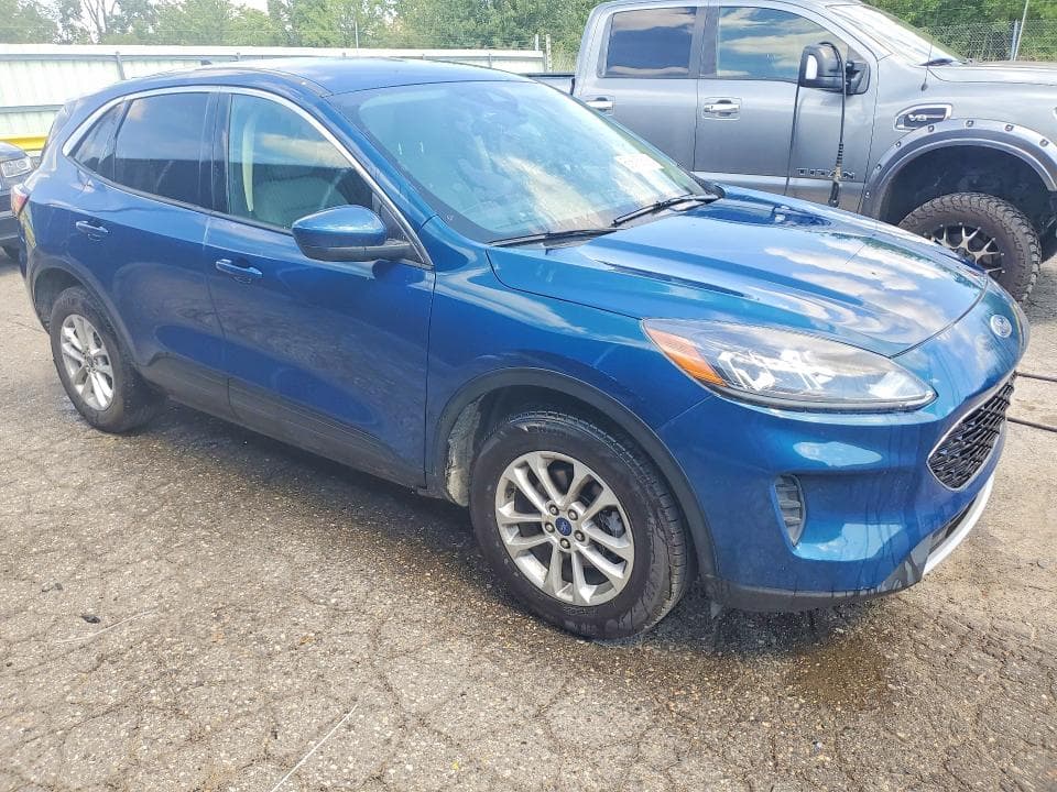 2020 FORD ESCAPE SE 4