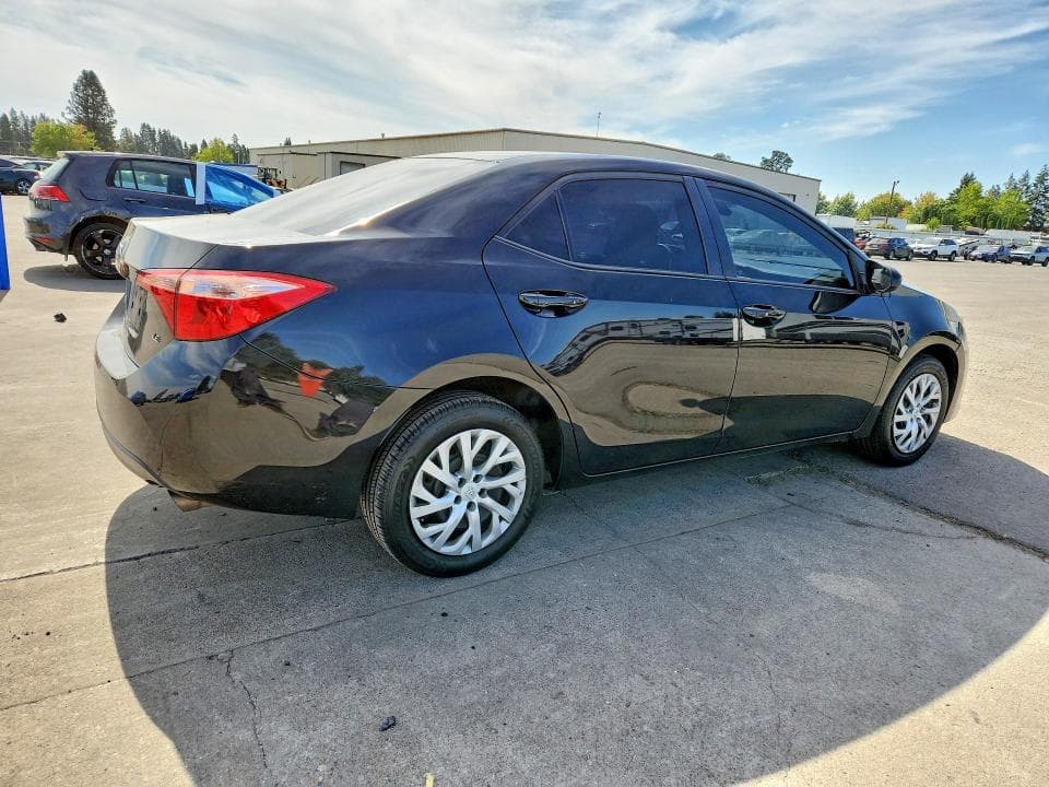 2018 TOYOTA COROLLA LE 3