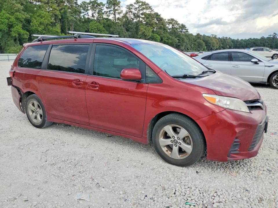 2018 TOYOTA SIENNA LE 4