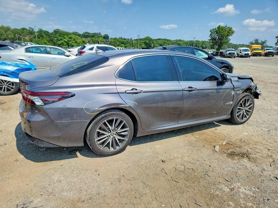2023 TOYOTA CAMRY XLE 3