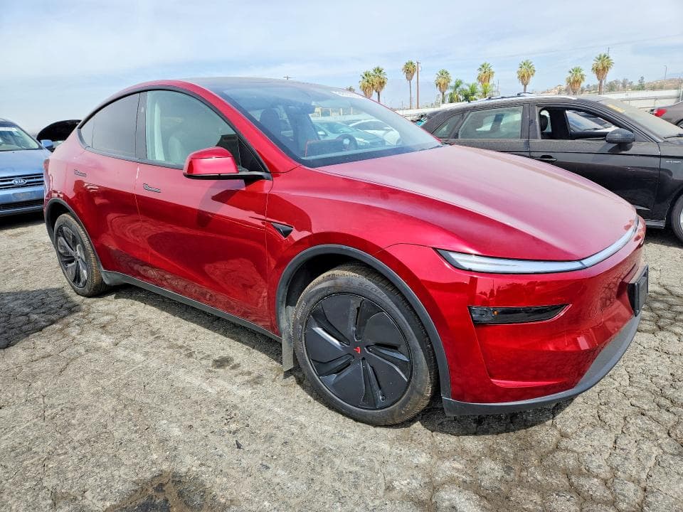 2026 TESLA MODEL Y 4