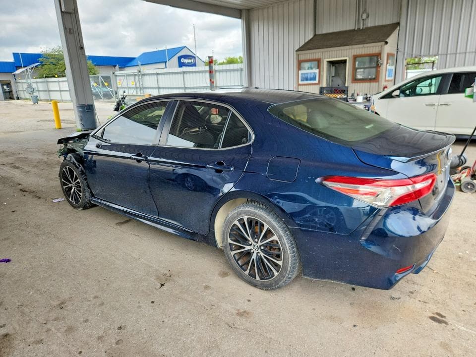 2018 TOYOTA CAMRY SE 2