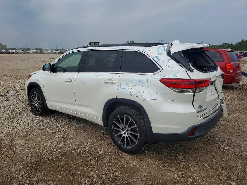 2018 TOYOTA HIGHLANDER SE 2