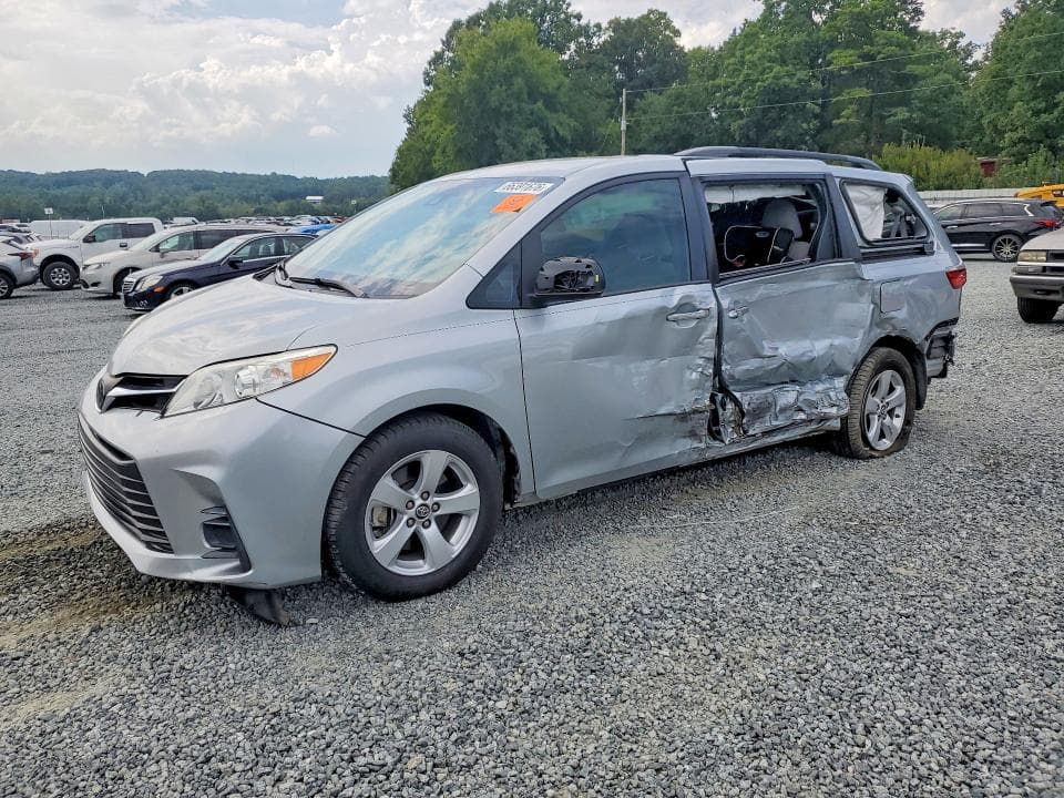 2020 TOYOTA SIENNA LE