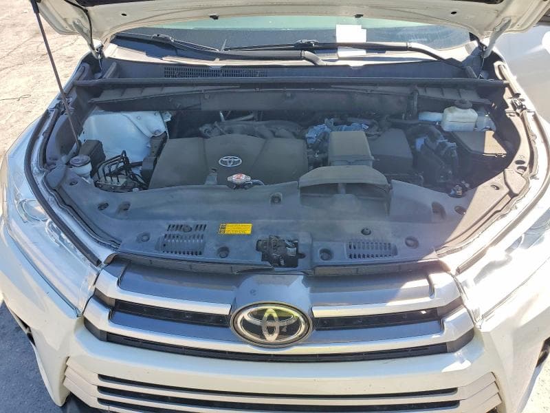 2019 TOYOTA HIGHLANDER XLE 12