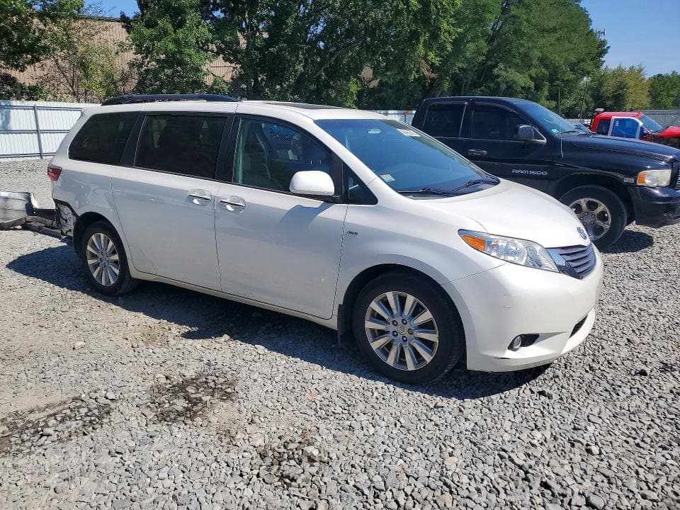 2017 TOYOTA SIENNA XLE 7-PASSENGER 4
