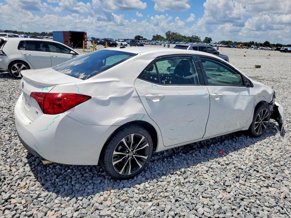 2018 TOYOTA COROLLA SE 3