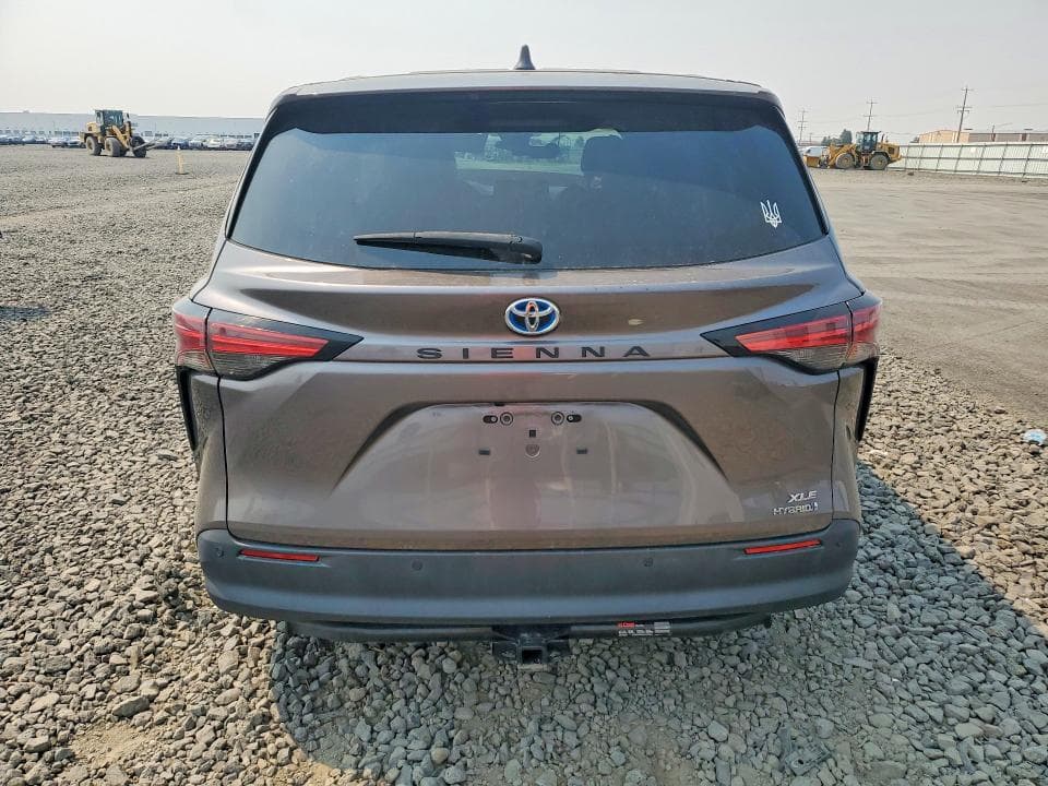 2022 TOYOTA SIENNA XLE 6