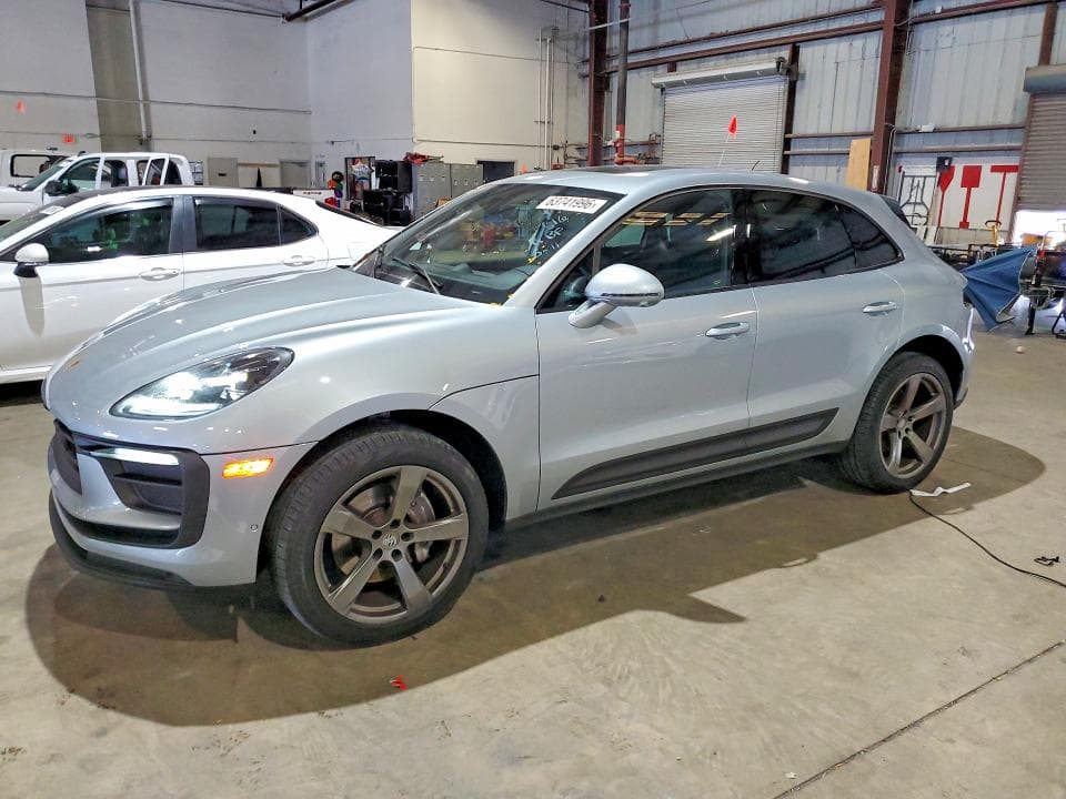 2024 PORSCHE MACAN BASE - 1