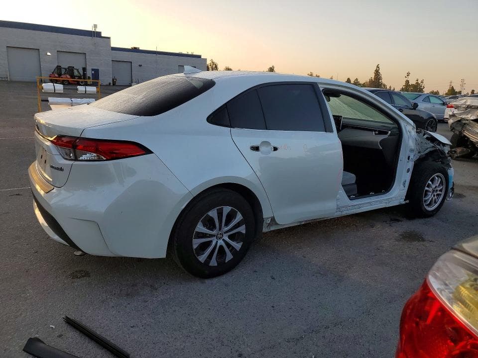 2021 TOYOTA COROLLA LE 3
