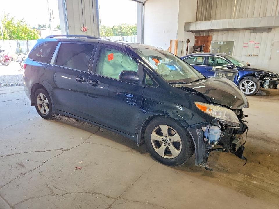 2018 TOYOTA SIENNA LE 4