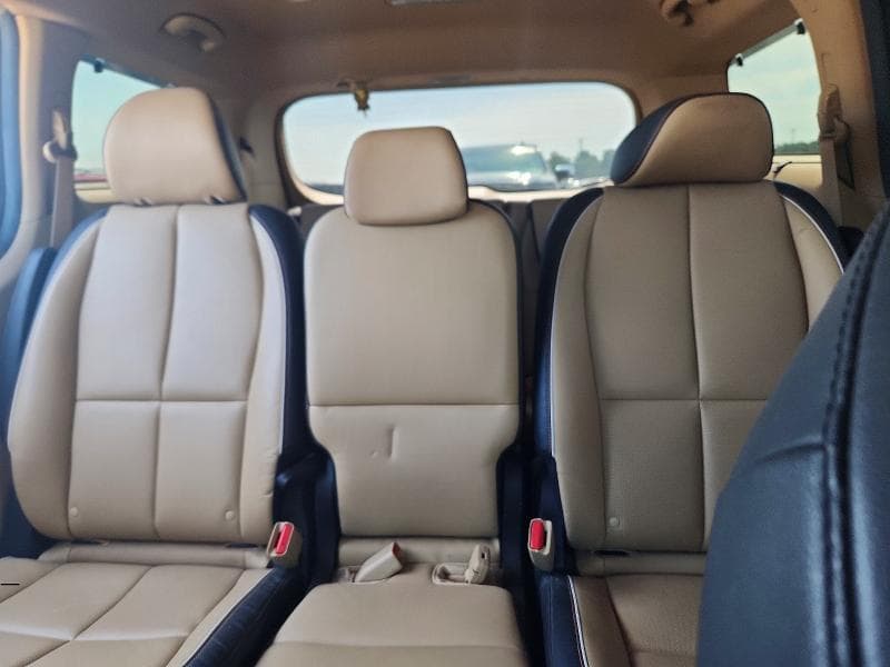 2017 KIA SEDONA LX 10