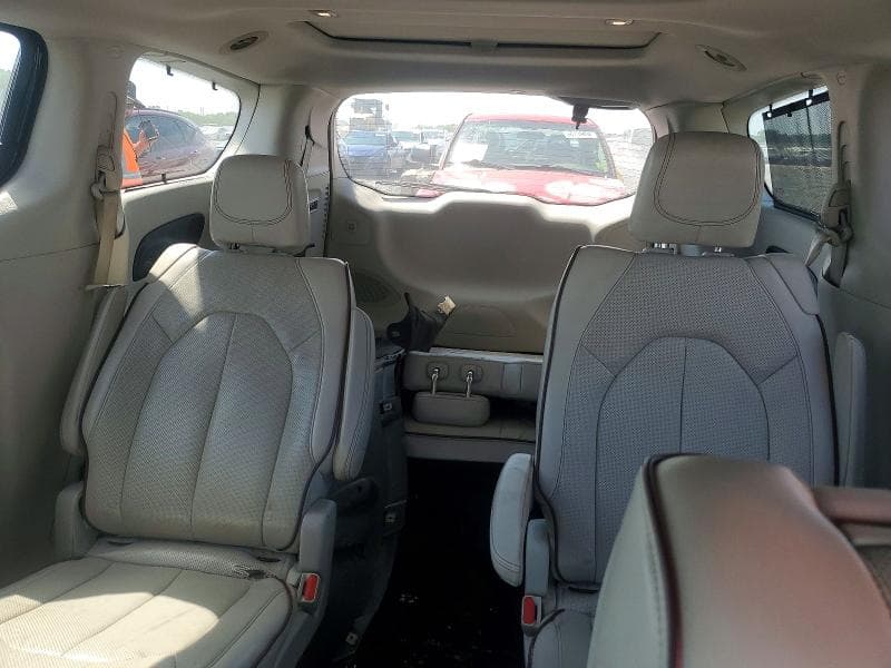 2017 CHRYSLER PACIFICA LIMITED 10