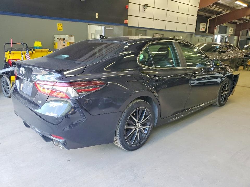 2022 TOYOTA CAMRY SE 3