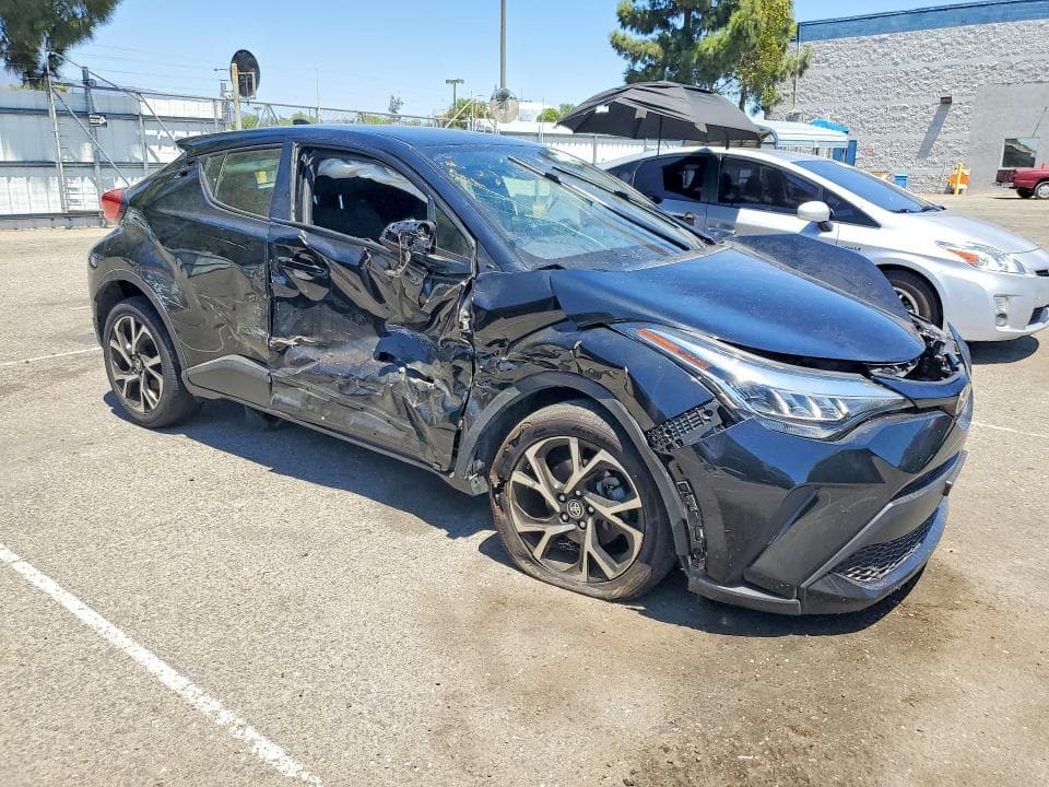 2020 TOYOTA C-HR XLE 4