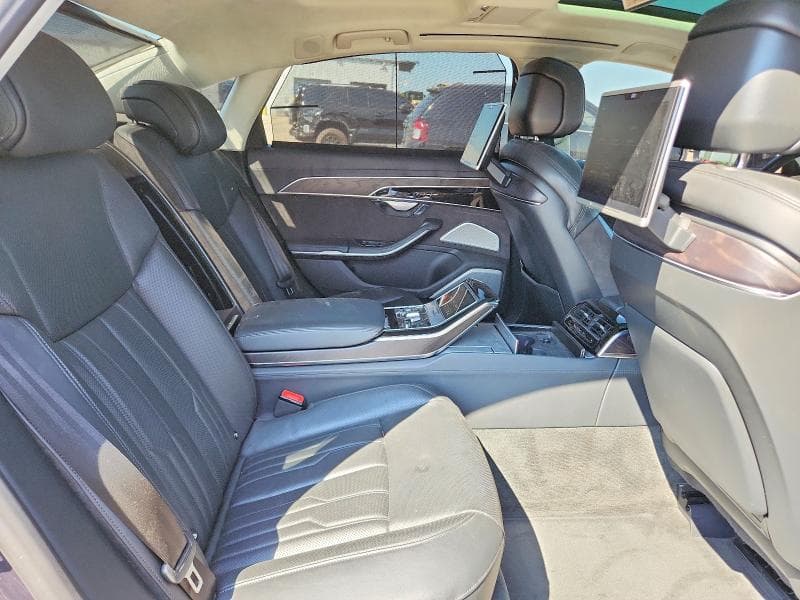2019 AUDI A8 L 10