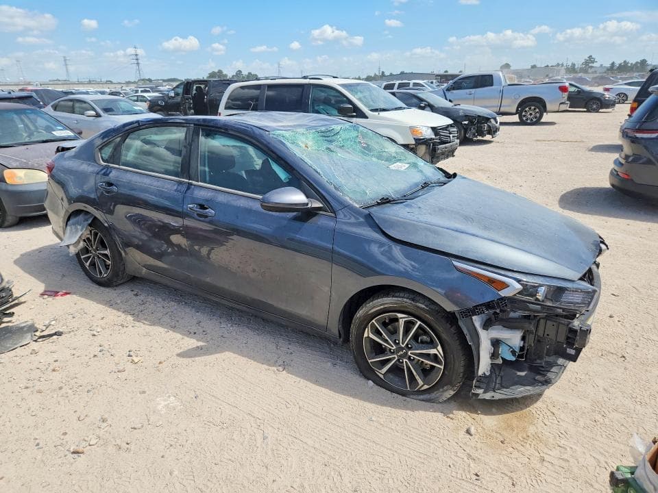 2023 KIA FORTE LXS 4