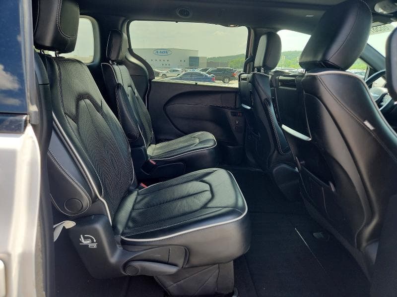 2018 CHRYSLER PACIFICA LIMITED 11