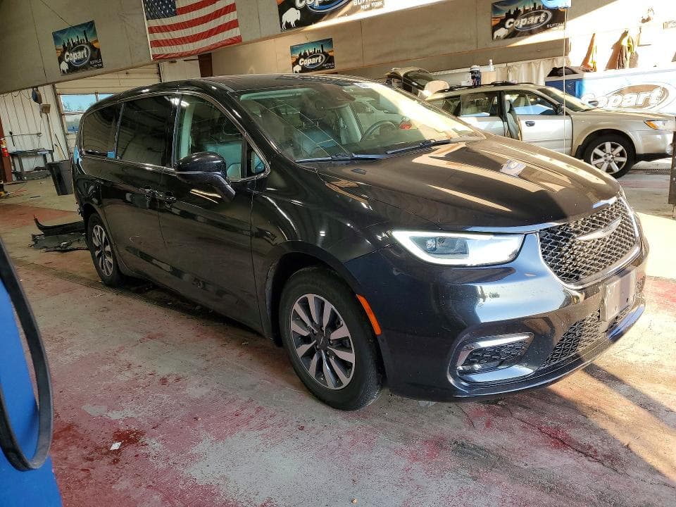 2022 CHRYSLER PACIFICA HYBRID TOURING L 4