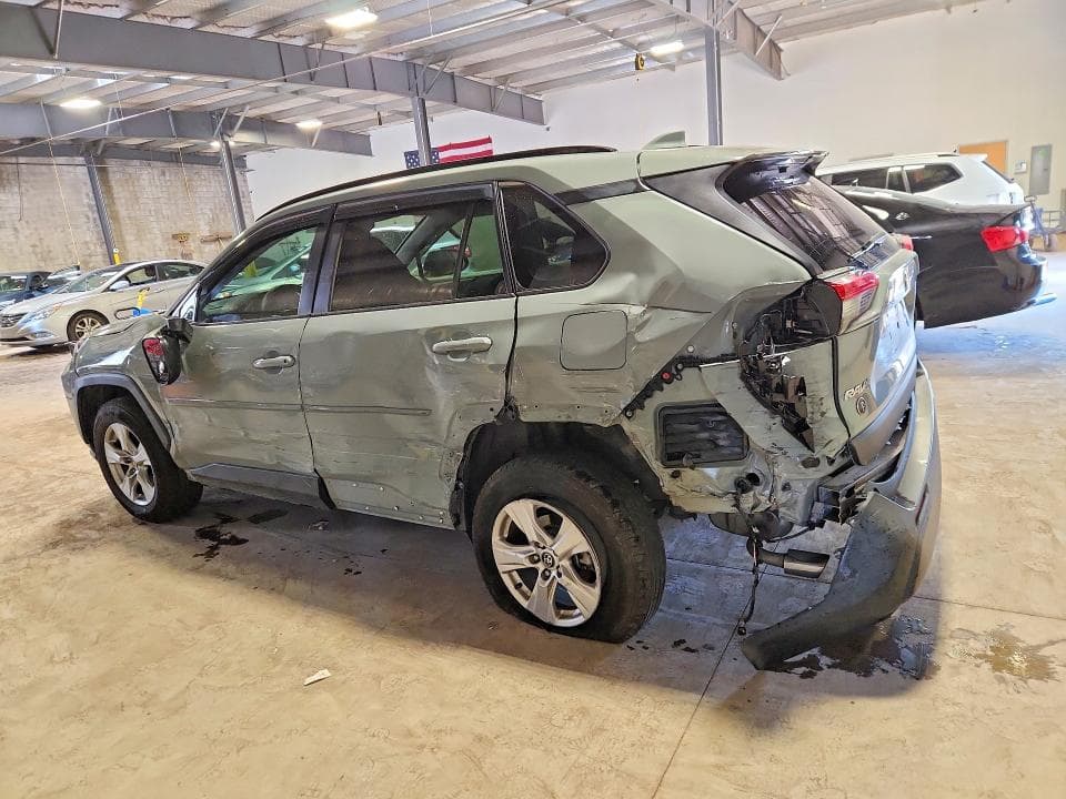 2020 TOYOTA RAV4 XLE 2