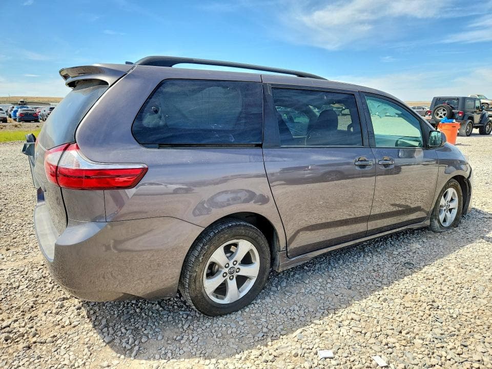 2019 TOYOTA SIENNA LE 3